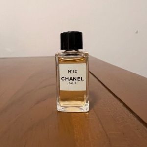 chanel_n22_les_exclusifs_de_ch_1687707376_921f12a0_progressive