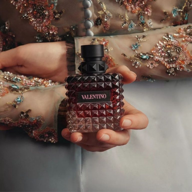 Nước hoa nữ Valentino Born in Roma Donna Intense